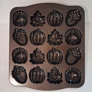 Nordic Ware AUTUMN Cakelet Pan Bronze 16 Molds 3 cups Turkey Leaf Acorn Pumpkin